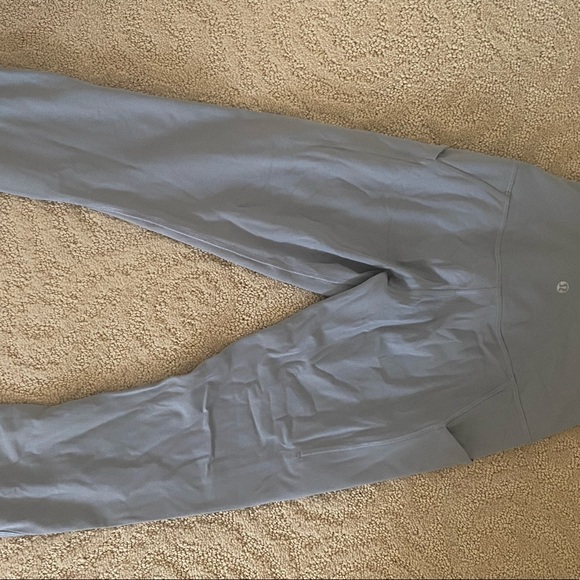 Lululemon align leggings with pockets size 4 - Picture 3 of 3